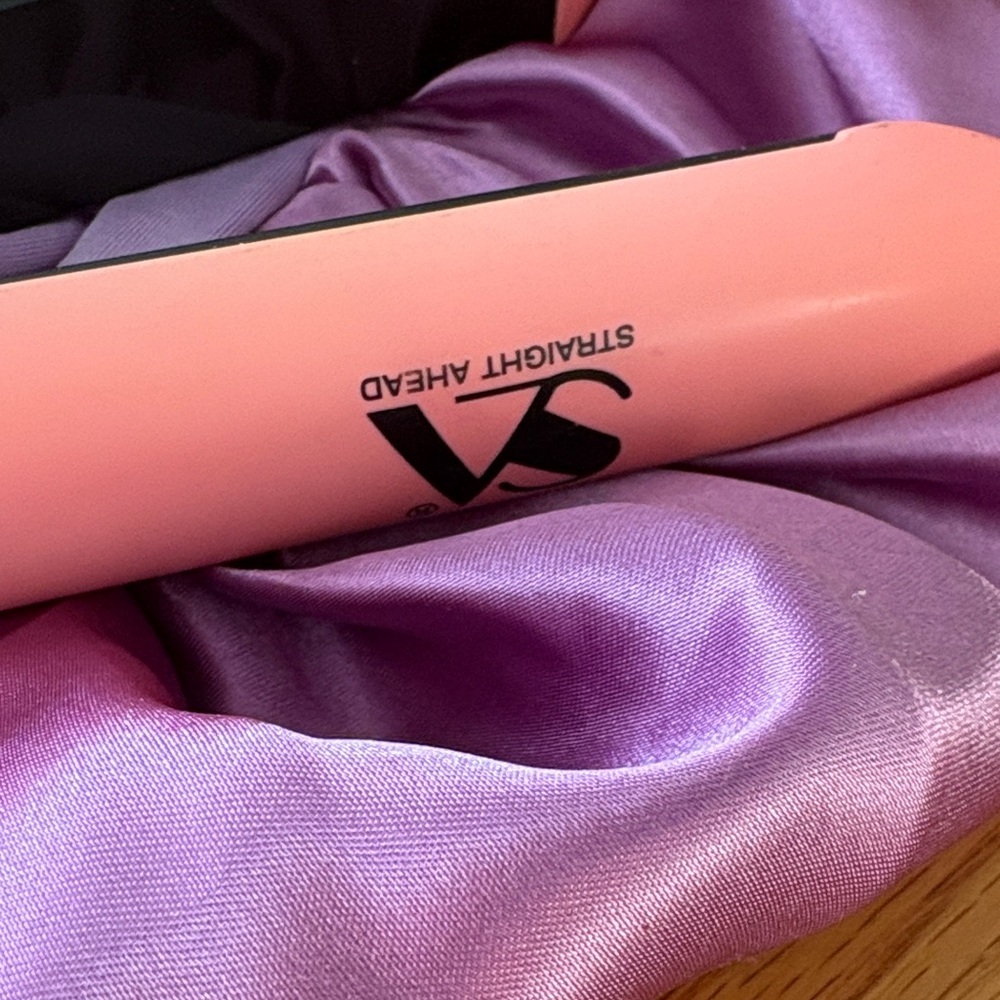 BedHead Teal Curling Wand and Black Brush and VS Straightener - Picture 2 of 3